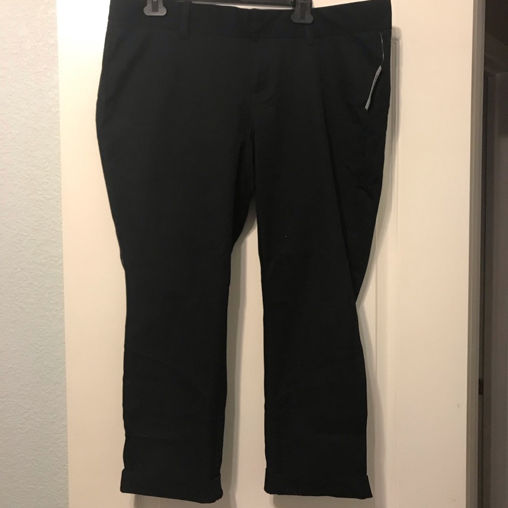 Old Navy Black Capri Pants